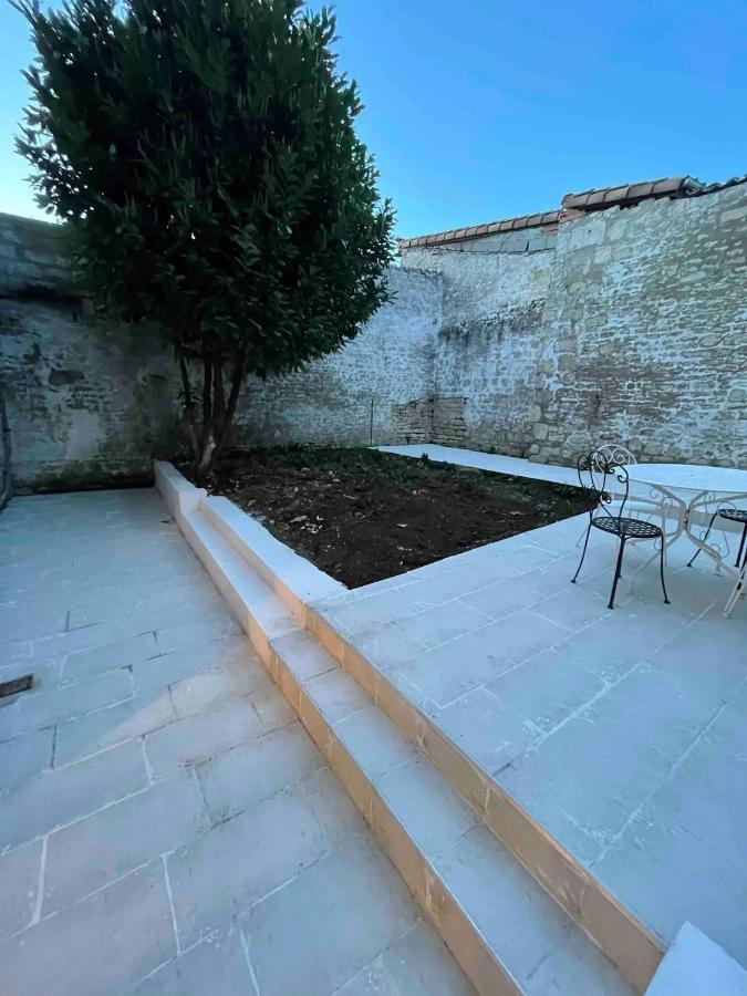 Le Jardin Niortais - Hyper Centre- Proche Gare - Paisible - Grand Jardin Prive, Wifi Hd -Netflix Appartement Buitenkant foto