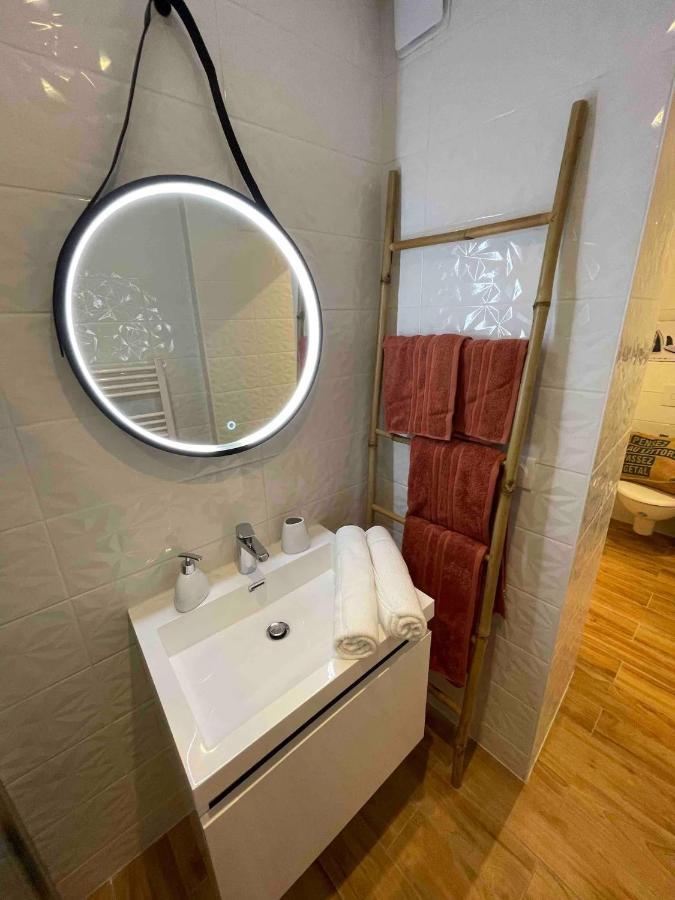 Le Jardin Niortais - Hyper Centre- Proche Gare - Paisible - Grand Jardin Prive, Wifi Hd -Netflix Appartement Buitenkant foto