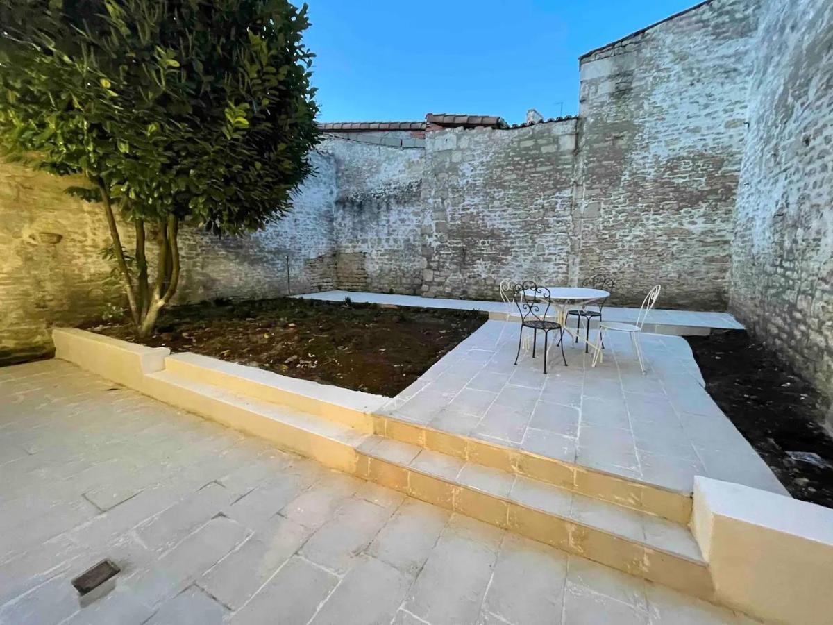 Le Jardin Niortais - Hyper Centre- Proche Gare - Paisible - Grand Jardin Prive, Wifi Hd -Netflix Appartement Buitenkant foto