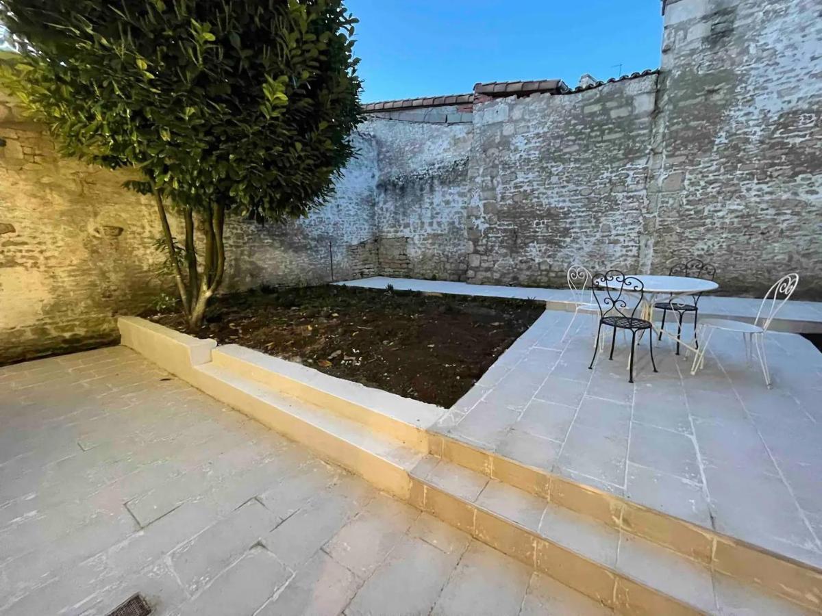 Le Jardin Niortais - Hyper Centre- Proche Gare - Paisible - Grand Jardin Prive, Wifi Hd -Netflix Appartement Buitenkant foto